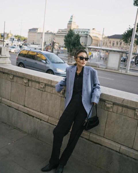 10 cách diện blazer màu sắc không lo sến - Ảnh 3. 10 cách diện blazer màu sắc không lo sến - Ảnh 3.