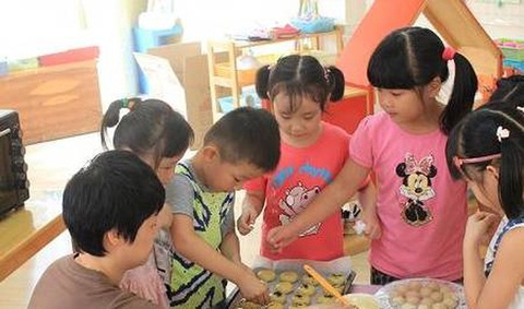 Con gái 4 tuổi bị mất vòng vàng 35 triệu, người mẹ làm loạn đòi cô giáo bồi thường nhưng khi biết sự thật thì bật khóc hối hận - Ảnh 2. Con gái 4 tuổi bị mất vòng vàng 35 triệu, người mẹ làm loạn đòi cô giáo bồi thường nhưng khi biết sự thật thì bật khóc hối hận - Ảnh 2.