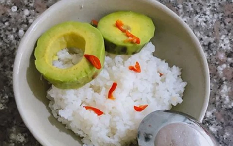 Mở cặp lồng cơm mẹ nấu, chàng trai ngỡ ngàng khi thấy món ăn kèm bên trong - Ảnh 5. Mở cặp lồng cơm mẹ nấu, chàng trai ngỡ ngàng khi thấy món ăn kèm bên trong - Ảnh 5.