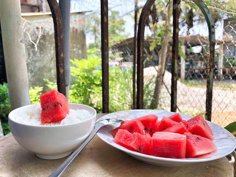 Mở cặp lồng cơm mẹ nấu, chàng trai ngỡ ngàng khi thấy món ăn kèm bên trong - Ảnh 6. Mở cặp lồng cơm mẹ nấu, chàng trai ngỡ ngàng khi thấy món ăn kèm bên trong - Ảnh 6.
