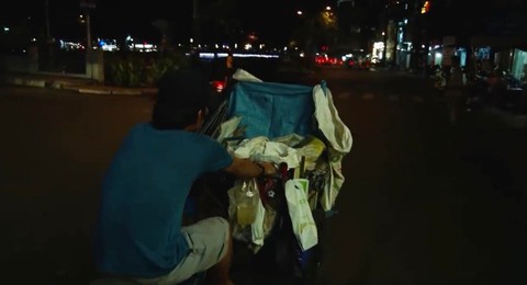 Anh ve chai thất lạc, phiêu bạt Sài Gòn 30 năm, ngày đoàn tụ được cha mẹ chia đất - Ảnh 3. Anh ve chai thất lạc, phiêu bạt Sài Gòn 30 năm, ngày đoàn tụ được cha mẹ chia đất - Ảnh 3.
