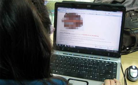 Muôn vàn cạm bẫy chat sex nhằm vào các thiếu nữ - Ảnh 1. Muôn vàn cạm bẫy chat sex nhằm vào các thiếu nữ - Ảnh 1.