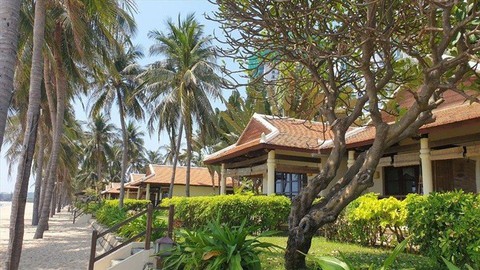Khu resort chắn biển Nha Trang ngừng đón khách, trả lại bãi biển - Ảnh 1. Khu resort chắn biển Nha Trang ngừng đón khách, trả lại bãi biển - Ảnh 1.