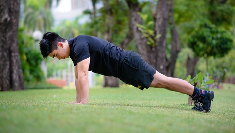 Bài tập cho nam giới “đốt mỡ” nhanh, căng cơ khỏe trong 7 phút - Ảnh 4. Bài tập cho nam giới “đốt mỡ” nhanh, căng cơ khỏe trong 7 phút - Ảnh 4.