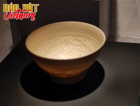 Kỳ diệu chiếc bát siêu mỏng của Hoàng thành Thăng Long: Ánh sáng xuyên qua, soi thấy rồng - Ảnh 11. Kỳ diệu chiếc bát siêu mỏng của Hoàng thành Thăng Long: Ánh sáng xuyên qua, soi thấy rồng - Ảnh 11.