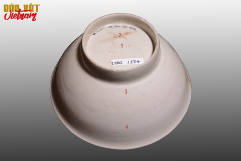 Kỳ diệu chiếc bát siêu mỏng của Hoàng thành Thăng Long: Ánh sáng xuyên qua, soi thấy rồng - Ảnh 2. Kỳ diệu chiếc bát siêu mỏng của Hoàng thành Thăng Long: Ánh sáng xuyên qua, soi thấy rồng - Ảnh 2.