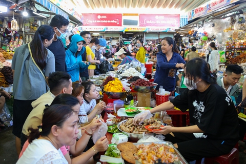 Thiên đường ẩm thực Đà Nẵng ‘nêm chặt người trong mùa cao điểm du lịch - Ảnh 2. Thiên đường ẩm thực Đà Nẵng ‘nêm chặt người trong mùa cao điểm du lịch - Ảnh 2.