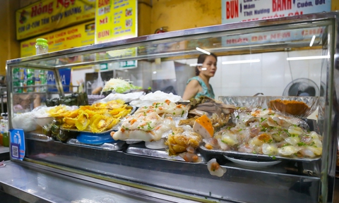 Thiên đường ẩm thực Đà Nẵng ‘nêm chặt người trong mùa cao điểm du lịch - Ảnh 3. Thiên đường ẩm thực Đà Nẵng ‘nêm chặt người trong mùa cao điểm du lịch - Ảnh 3.