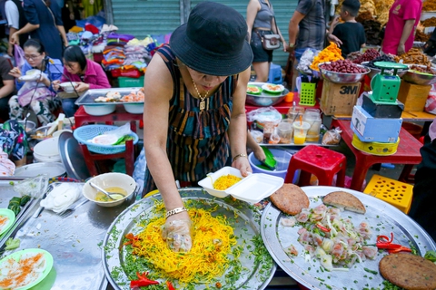 Thiên đường ẩm thực Đà Nẵng ‘nêm chặt người trong mùa cao điểm du lịch - Ảnh 4. Thiên đường ẩm thực Đà Nẵng ‘nêm chặt người trong mùa cao điểm du lịch - Ảnh 4.