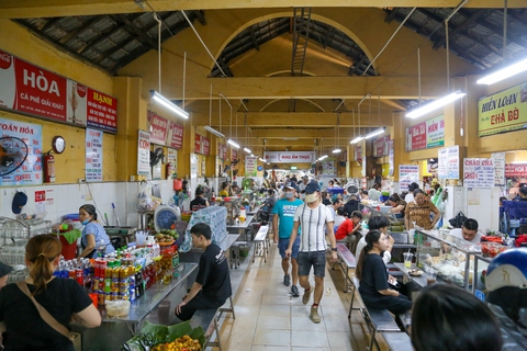 Thiên đường ẩm thực Đà Nẵng ‘nêm chặt người trong mùa cao điểm du lịch - Ảnh 8. Thiên đường ẩm thực Đà Nẵng ‘nêm chặt người trong mùa cao điểm du lịch - Ảnh 8.