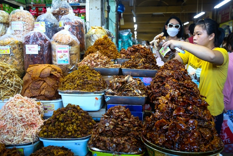 Thiên đường ẩm thực Đà Nẵng ‘nêm chặt người trong mùa cao điểm du lịch - Ảnh 9. Thiên đường ẩm thực Đà Nẵng ‘nêm chặt người trong mùa cao điểm du lịch - Ảnh 9.
