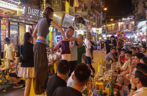 Các địa điểm vui chơi đêm ở Hà Nội không thể bỏ lỡ - Ảnh 15. Các địa điểm vui chơi đêm ở Hà Nội không thể bỏ lỡ - Ảnh 15.