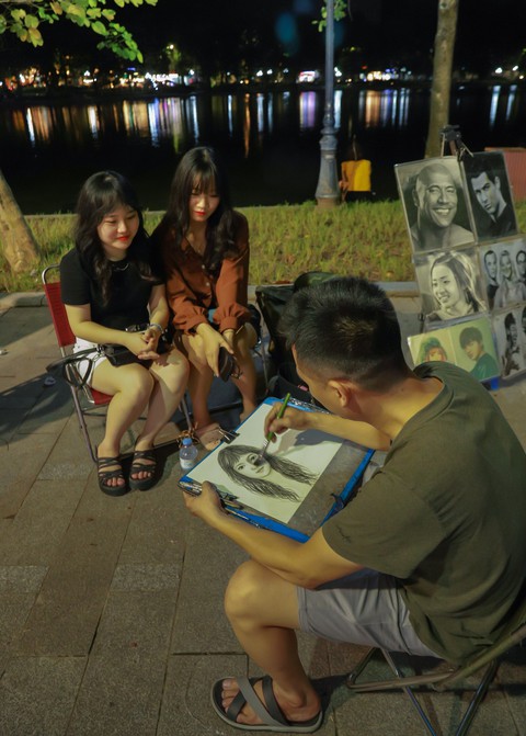 Các địa điểm vui chơi đêm ở Hà Nội không thể bỏ lỡ - Ảnh 6. Các địa điểm vui chơi đêm ở Hà Nội không thể bỏ lỡ - Ảnh 6.