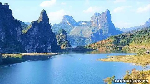 Mãn nhãn trước những cảnh đẹp được ví như “vịnh Hạ Long thu nhỏ” trên khắp đất nước - Ảnh 25. Mãn nhãn trước những cảnh đẹp được ví như “vịnh Hạ Long thu nhỏ” trên khắp đất nước - Ảnh 25.