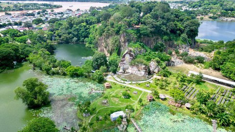 Mãn nhãn trước những cảnh đẹp được ví như “vịnh Hạ Long thu nhỏ” trên khắp đất nước - Ảnh 7. Mãn nhãn trước những cảnh đẹp được ví như “vịnh Hạ Long thu nhỏ” trên khắp đất nước - Ảnh 7.
