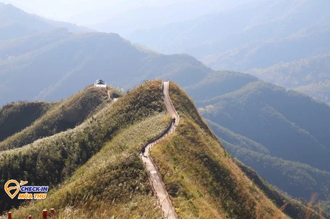 Ở Quảng Ninh có một vùng núi cheo leo, được mệnh danh là 1 trong những nơi khó đi nhất Việt Nam - Ảnh 2. Ở Quảng Ninh có một vùng núi cheo leo, được mệnh danh là 1 trong những nơi khó đi nhất Việt Nam - Ảnh 2.