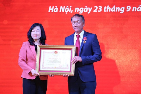 Một viện trưởng xin thôi tái bổ nhiệm khi chưa đến tuổi nghỉ hưu để nhường chỗ cho lớp kế cận - Ảnh 2. Một viện trưởng xin thôi tái bổ nhiệm khi chưa đến tuổi nghỉ hưu để nhường chỗ cho lớp kế cận - Ảnh 2.