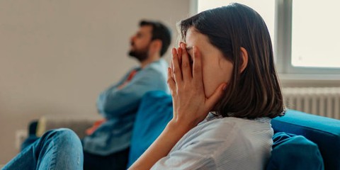 Red Flag là gì mà ai cũng sợ? 8 dấu hiệu cờ đỏ trong một mối quan hệ mà bạn cần phải chạy ngay lập tức! - Ảnh 1. Red Flag là gì mà ai cũng sợ? 8 dấu hiệu cờ đỏ trong một mối quan hệ mà bạn cần phải chạy ngay lập tức! - Ảnh 1.