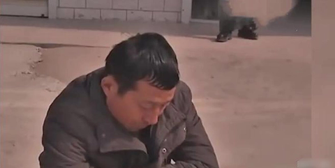 Bỏ rơi gia đình 13 năm, có cả con riêng bên ngoài, người đàn ông cầu xin vợ cho quay về và cái kết xứng đáng - Ảnh 1. Bỏ rơi gia đình 13 năm, có cả con riêng bên ngoài, người đàn ông cầu xin vợ cho quay về và cái kết xứng đáng - Ảnh 1.