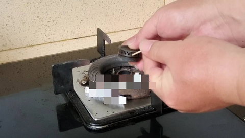 Nhà dùng bếp gas phải biết việc làm chỉ với một cây tăm này: Có thể giúp giảm “kha khá” tiền gas một năm - Ảnh 3. Nhà dùng bếp gas phải biết việc làm chỉ với một cây tăm này: Có thể giúp giảm “kha khá” tiền gas một năm - Ảnh 3.