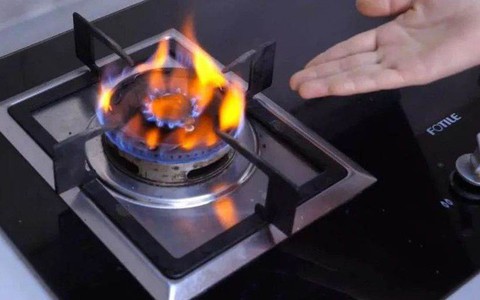 Nhà dùng bếp gas phải biết việc làm chỉ với một cây tăm này: Có thể giúp giảm “kha khá” tiền gas một năm - Ảnh 2. Nhà dùng bếp gas phải biết việc làm chỉ với một cây tăm này: Có thể giúp giảm “kha khá” tiền gas một năm - Ảnh 2.