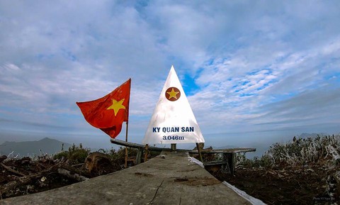 Phát hiện điểm leo núi có cái tên đặc biệt cách Hà Nội hơn 400km, du khách nhận xét “không phải ai cũng đi được” - Ảnh 1. Phát hiện điểm leo núi có cái tên đặc biệt cách Hà Nội hơn 400km, du khách nhận xét “không phải ai cũng đi được” - Ảnh 1.