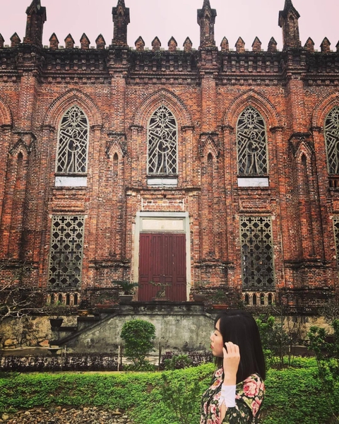 Phát hiện nhà thờ trăm tuổi đậm nét châu Âu cách Hà Nội 2 giờ chạy xe, du khách nhận xét ở ngoài đẹp hơn trong hình - Ảnh 12. Phát hiện nhà thờ trăm tuổi đậm nét châu Âu cách Hà Nội 2 giờ chạy xe, du khách nhận xét ở ngoài đẹp hơn trong hình - Ảnh 12.