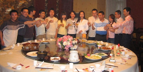 Họp lớp sau 15 năm ra trường, tôi phát hiện 3 KIỂU BẠN gọi là có mặt lập tức - Nghe dở khóc dở cười! - Ảnh 2. Họp lớp sau 15 năm ra trường, tôi phát hiện 3 KIỂU BẠN gọi là có mặt lập tức - Nghe dở khóc dở cười! - Ảnh 2.