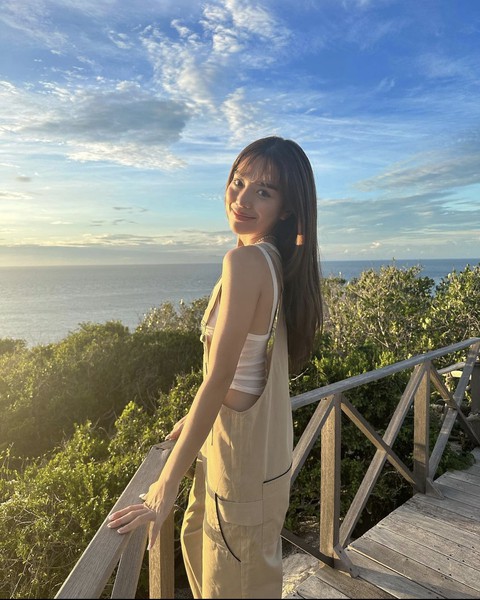Mỹ nhân Thái Lan diện bikini thả dáng ở biển Ninh Thuận - Ảnh 3. Mỹ nhân Thái Lan diện bikini thả dáng ở biển Ninh Thuận - Ảnh 3.