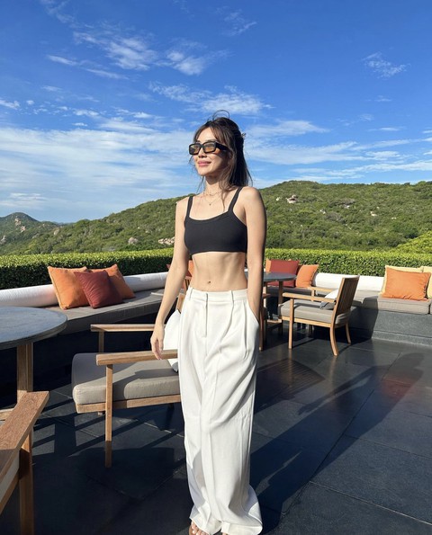 Mỹ nhân Thái Lan diện bikini thả dáng ở biển Ninh Thuận - Ảnh 2. Mỹ nhân Thái Lan diện bikini thả dáng ở biển Ninh Thuận - Ảnh 2.