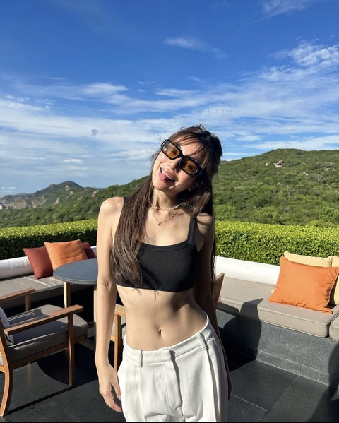 Mỹ nhân Thái Lan diện bikini thả dáng ở biển Ninh Thuận - Ảnh 1. Mỹ nhân Thái Lan diện bikini thả dáng ở biển Ninh Thuận - Ảnh 1.