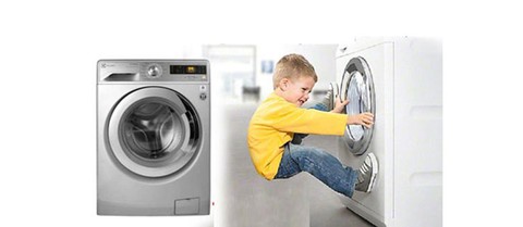 Vụ bé trai gặp tai nạn thương tâm vì rơi vào máy giặt: Nguyên nhân sâu xa vì đâu? - Ảnh 1. Vụ bé trai gặp tai nạn thương tâm vì rơi vào máy giặt: Nguyên nhân sâu xa vì đâu? - Ảnh 1.