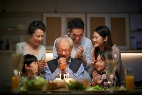 Hối hận tuổi U60 của sếp Hoàng Nam Tiến: Giá như tôi bớt đi một bữa nhậu vô bổ - Ảnh 3. Hối hận tuổi U60 của sếp Hoàng Nam Tiến: Giá như tôi bớt đi một bữa nhậu vô bổ - Ảnh 3.