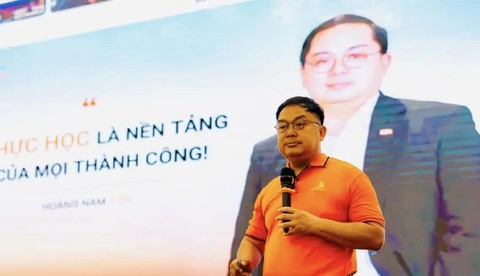 Hối hận tuổi U60 của sếp Hoàng Nam Tiến: Giá như tôi bớt đi một bữa nhậu vô bổ - Ảnh 2. Hối hận tuổi U60 của sếp Hoàng Nam Tiến: Giá như tôi bớt đi một bữa nhậu vô bổ - Ảnh 2.