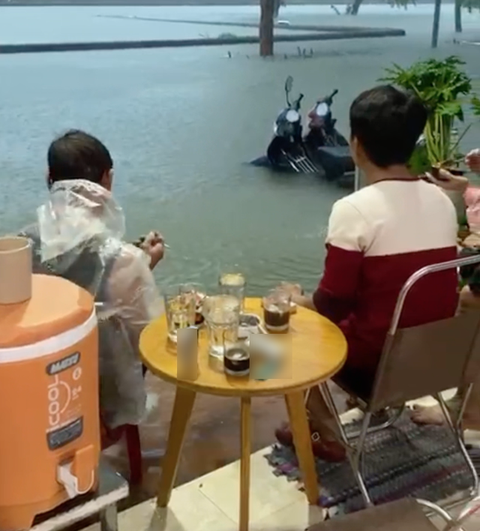 Đi du lịch Huế đúng ngày mưa lụt, cô gái có trải nghiệm không bao giờ quên - Ảnh 3. Đi du lịch Huế đúng ngày mưa lụt, cô gái có trải nghiệm không bao giờ quên - Ảnh 3.