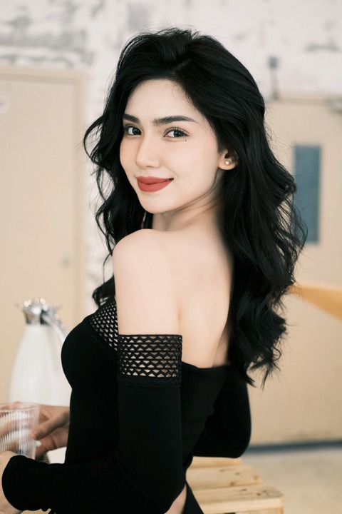 Nữ sinh cầm bảng tại hội thao tạo khoảnh khắc kinh diễm như đi thảm đỏ: Thanh xuân nợ tôi một nữ thần như thế! - Ảnh 16. Nữ sinh cầm bảng tại hội thao tạo khoảnh khắc kinh diễm như đi thảm đỏ: Thanh xuân nợ tôi một nữ thần như thế! - Ảnh 16.
