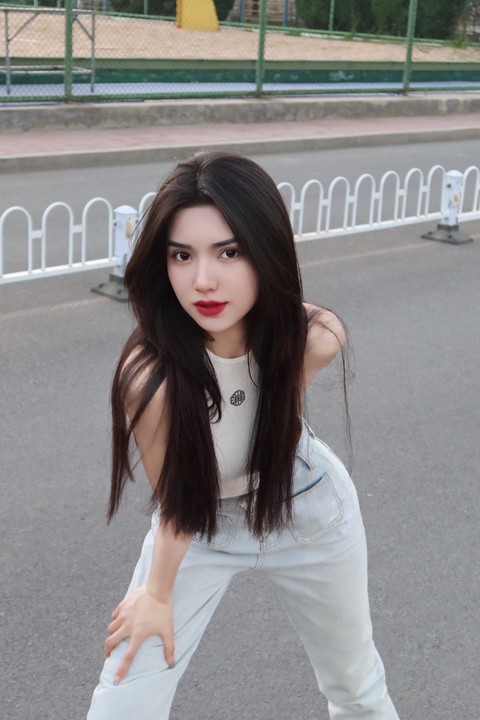 Nữ sinh cầm bảng tại hội thao tạo khoảnh khắc kinh diễm như đi thảm đỏ: Thanh xuân nợ tôi một nữ thần như thế! - Ảnh 14. Nữ sinh cầm bảng tại hội thao tạo khoảnh khắc kinh diễm như đi thảm đỏ: Thanh xuân nợ tôi một nữ thần như thế! - Ảnh 14.