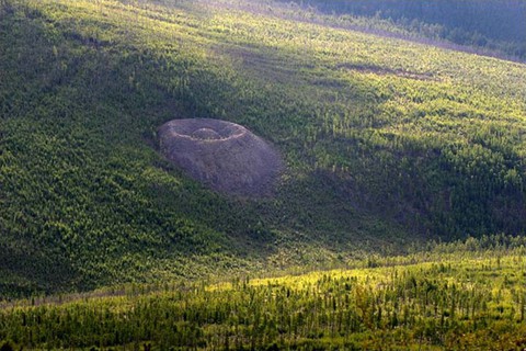Miệng núi lửa Patomskiy: Kỳ quan thiên nhiên hay tàn tích của UFO cổ đại? - Ảnh 6. Miệng núi lửa Patomskiy: Kỳ quan thiên nhiên hay tàn tích của UFO cổ đại? - Ảnh 6.