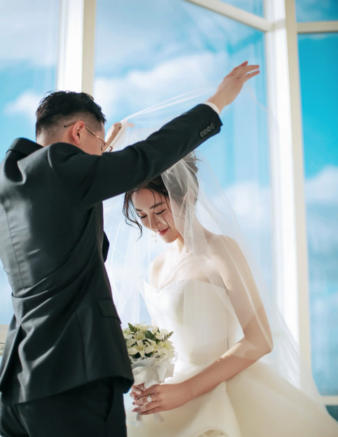 Hôn nhân của “phú bà” Đào Hỷ Nhi: Tổ chức cưới riêng tư ở Nhật, chồng ít lên sóng vì sợ fan vợ bỏ chạy - Ảnh 5. Hôn nhân của “phú bà” Đào Hỷ Nhi: Tổ chức cưới riêng tư ở Nhật, chồng ít lên sóng vì sợ fan vợ bỏ chạy - Ảnh 5.