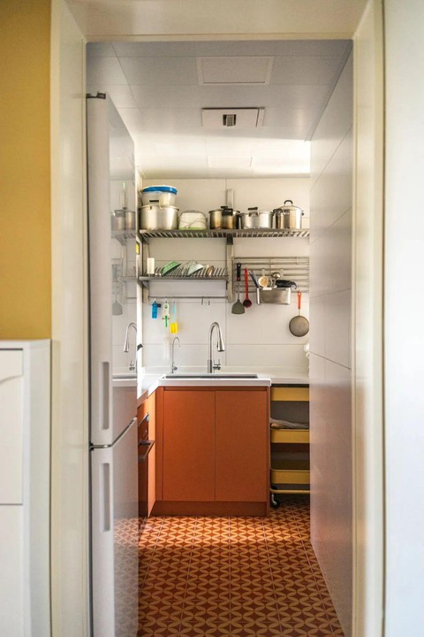 Con gái cải tạo lại căn hộ 53m2 từ 2 thành 3 phòng ngủ giúp bố mẹ già sinh hoạt thuận tiện hơn - Ảnh 2. Con gái cải tạo lại căn hộ 53m2 từ 2 thành 3 phòng ngủ giúp bố mẹ già sinh hoạt thuận tiện hơn - Ảnh 2.