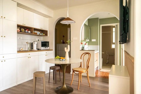 Con gái cải tạo lại căn hộ 53m2 từ 2 thành 3 phòng ngủ giúp bố mẹ già sinh hoạt thuận tiện hơn - Ảnh 5. Con gái cải tạo lại căn hộ 53m2 từ 2 thành 3 phòng ngủ giúp bố mẹ già sinh hoạt thuận tiện hơn - Ảnh 5.