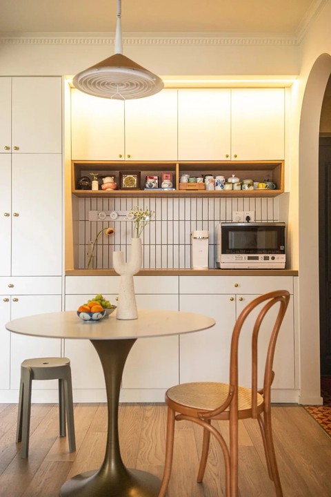 Con gái cải tạo lại căn hộ 53m2 từ 2 thành 3 phòng ngủ giúp bố mẹ già sinh hoạt thuận tiện hơn - Ảnh 4. Con gái cải tạo lại căn hộ 53m2 từ 2 thành 3 phòng ngủ giúp bố mẹ già sinh hoạt thuận tiện hơn - Ảnh 4.