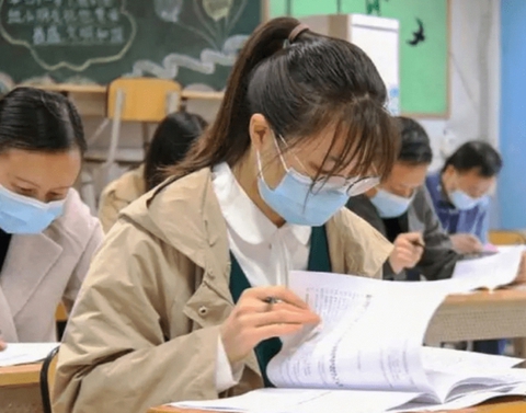 Nộp hơn 300 hồ sơ nhưng chỉ một nơi nhận, nữ sinh sốc ngang: Cử nhân Bắc Đại mà làm việc này? - Ảnh 3. Nộp hơn 300 hồ sơ nhưng chỉ một nơi nhận, nữ sinh sốc ngang: Cử nhân Bắc Đại mà làm việc này? - Ảnh 3.