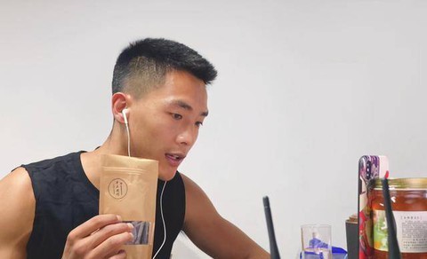9X bỏ việc thành phố, lên núi nuôi ong, áp dụng cách kinh doanh ‘độc’, thu nhập 50 tỷ/năm - Ảnh 7. 9X bỏ việc thành phố, lên núi nuôi ong, áp dụng cách kinh doanh ‘độc’, thu nhập 50 tỷ/năm - Ảnh 7.