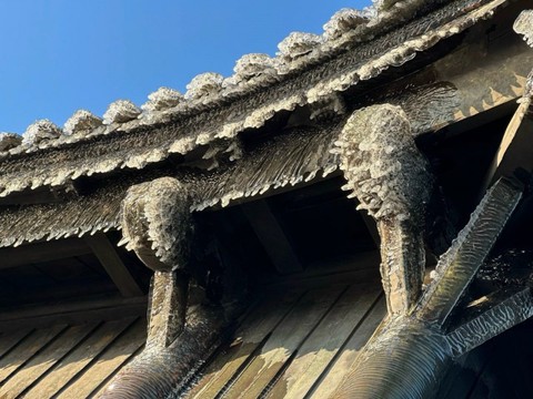Ngôi chùa được đặt cao nhất Việt Nam nhiệt độ xuống 0 độ C, xuất hiện băng tuyết: Cách Hà Nội chỉ 130km - Ảnh 1. Ngôi chùa được đặt cao nhất Việt Nam nhiệt độ xuống 0 độ C, xuất hiện băng tuyết: Cách Hà Nội chỉ 130km - Ảnh 1.