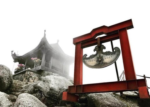 Ngôi chùa được đặt cao nhất Việt Nam nhiệt độ xuống 0 độ C, xuất hiện băng tuyết: Cách Hà Nội chỉ 130km - Ảnh 8. Ngôi chùa được đặt cao nhất Việt Nam nhiệt độ xuống 0 độ C, xuất hiện băng tuyết: Cách Hà Nội chỉ 130km - Ảnh 8.