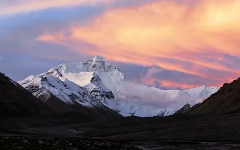 Tại sao việc leo lên đỉnh Everest phải bắt đầu lúc nửa đêm?- Ảnh 2. Tại sao việc leo lên đỉnh Everest phải bắt đầu lúc nửa đêm?- Ảnh 2.