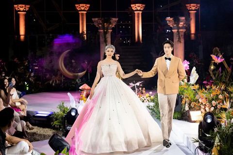 Lâm Bảo Châu xuất hiện như hoàng tử, fashionisto 71 tuổi catwalk cực ngầu, trẻ bất ngờ - Ảnh 9. Lâm Bảo Châu xuất hiện như hoàng tử, fashionisto 71 tuổi catwalk cực ngầu, trẻ bất ngờ - Ảnh 9.