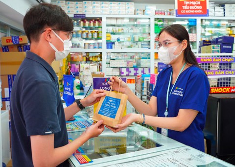 Chủ tịch FPT Retail Nguyễn Bạch Điệp: 2023 khó khăn nhưng Long Châu sẽ tiếp tục mở rộng - Ảnh 1. Chủ tịch FPT Retail Nguyễn Bạch Điệp: 2023 khó khăn nhưng Long Châu sẽ tiếp tục mở rộng - Ảnh 1.