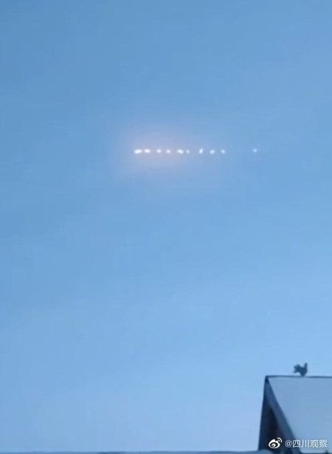 Phát hiện UFO kỳ lạ trên bầu trời Trung Quốc - Ảnh 3. Phát hiện UFO kỳ lạ trên bầu trời Trung Quốc - Ảnh 3.